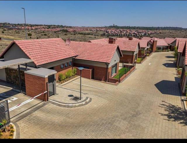 2 BEDROOM TOWNHOUSE FOR SALE IN WILD OLIVE ESTATE